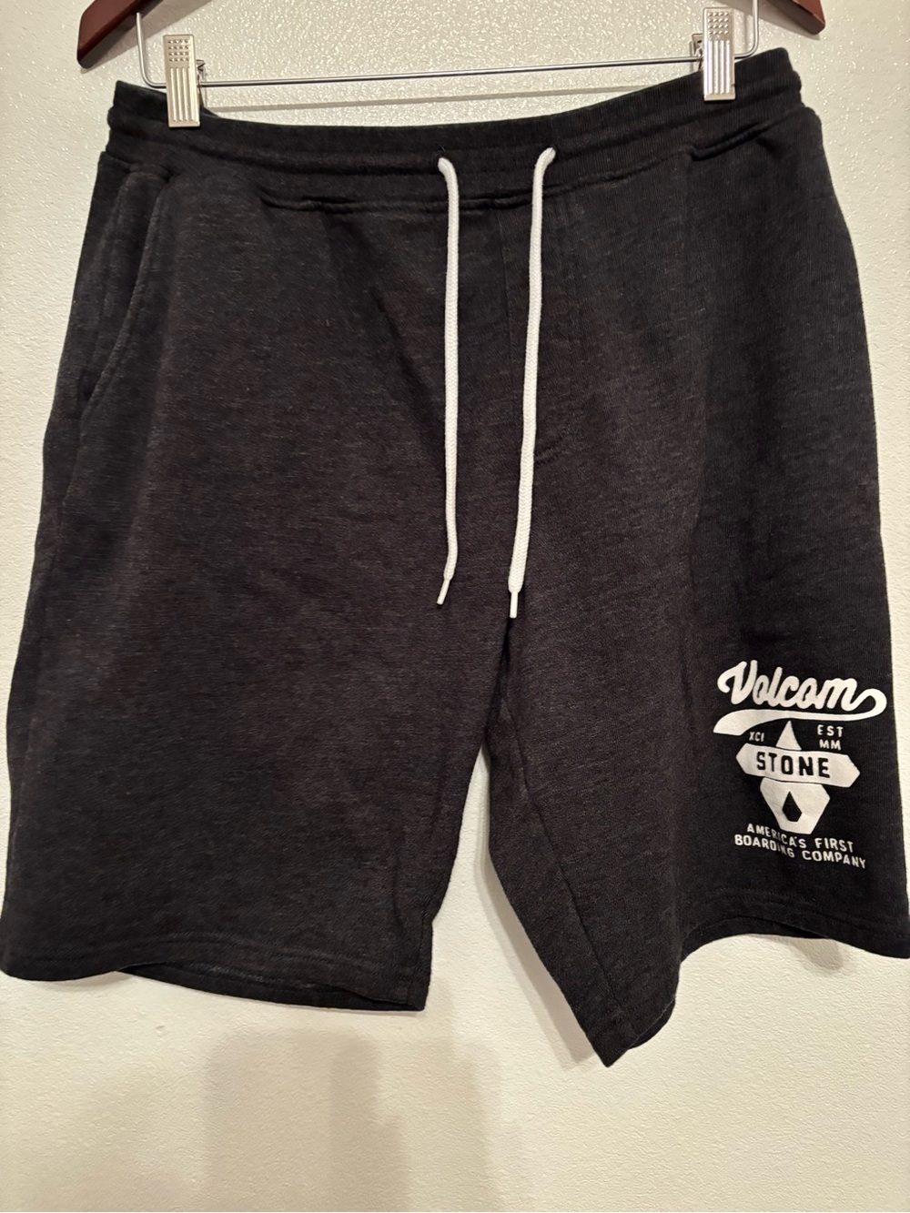 Volcom Black fleece  Drawstring Men's Shorts with White Logo L